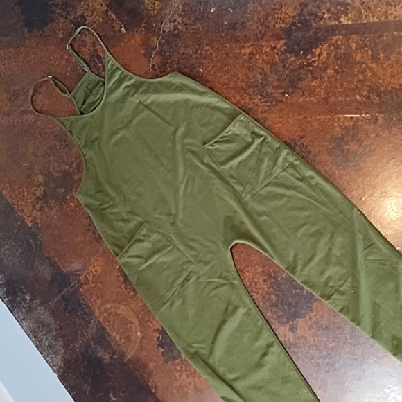 Army green jumpsuit with pockets - Picture 1 of 4